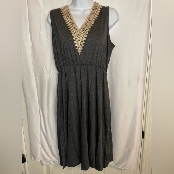 Source Unknown Dresses & Skirts - Women’s gray midi dress w/pockets size M NEW